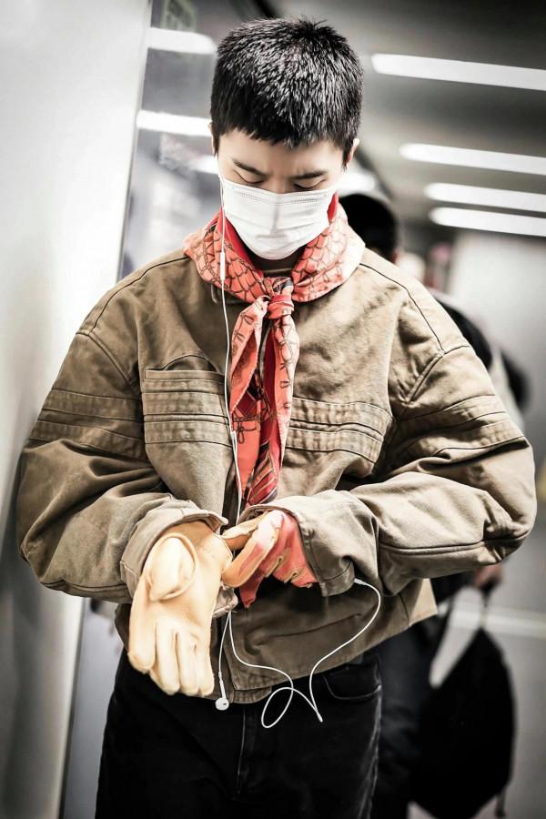 範丞丞機場穿搭，很特別的私服look