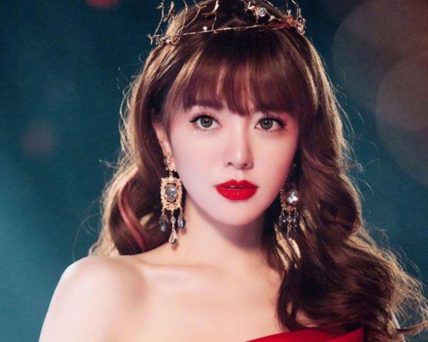 一直覺得程瀟像另一個女明星,終於找到了 一直覺得程瀟像另一個女明星,終於找到了