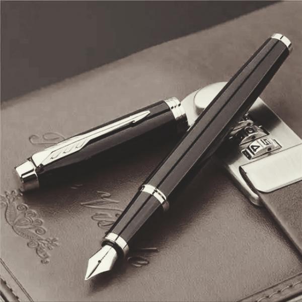 記者故意刁難周總理:為何要用美產鋼筆?他的回答讓記者羞愧 記者故意刁難周總理:為何要用美產鋼筆?他的回答讓記者羞愧