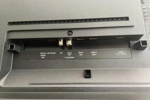 飛利浦 OLED806 4K 電視評測：流光溢彩點亮您的房間