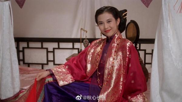 女明星年輕時的顏值，孫儷不輸蔣勤勤，劉雪華像真人洋娃娃