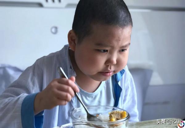 男童喜歡羽毛球，立志成為世界冠軍，誰知兩次接受移植生死難料