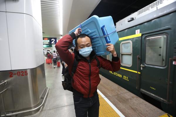 努力工作也能淪為啃老族，社會大變局，啃老成了常態