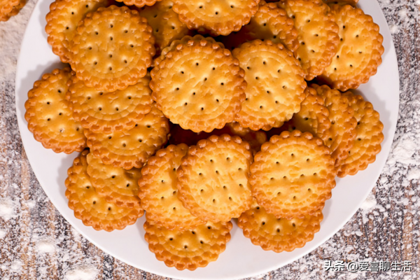 2022年元旦假期已確定，家裡必備這5款零食，不出門也能吃過癮