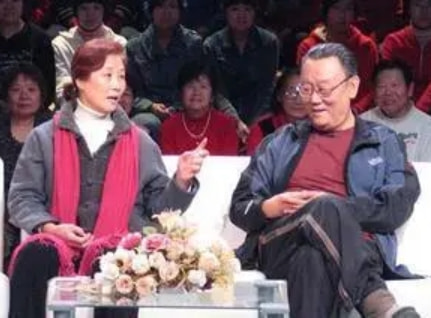 老戲骨呂中：22歲嫁小學同學，3個孩子事業有成，兒媳是國際影后