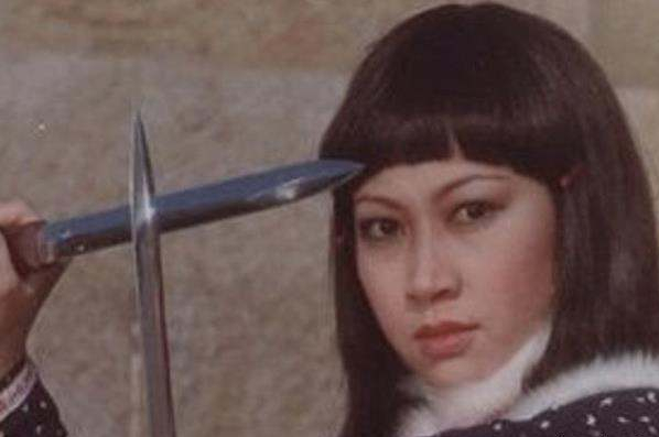 被周星馳三請出山，洪金寶成龍都惹不起，包租婆元秋為何這麼狂？