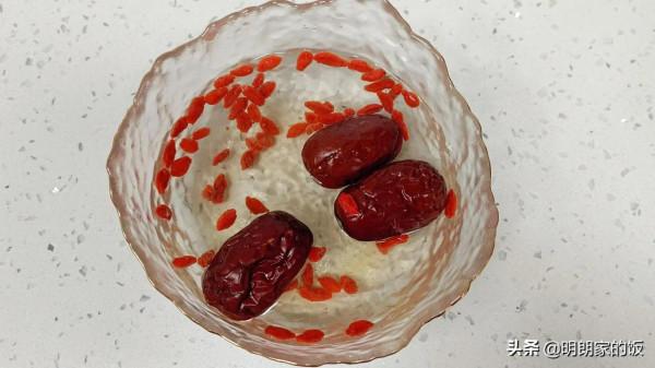 三口之家的一餐:蒸排骨、燉酥肉、醪糟小湯圓,太滿足了 三口之家的一餐:蒸排骨、燉酥肉、醪糟小湯圓,太滿足了