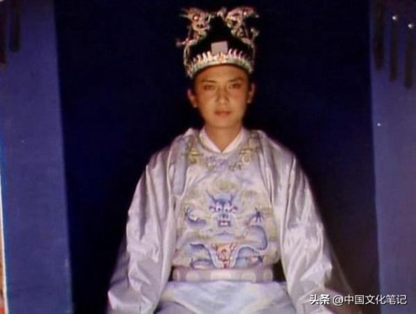 影子寶玉：《紅樓夢》的種種線索，都指向了北靜郡王出家這個結局