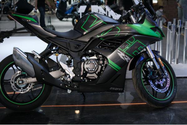 2021重慶國際摩展仿賽大爆發，先行者春風或將失去250cc市場