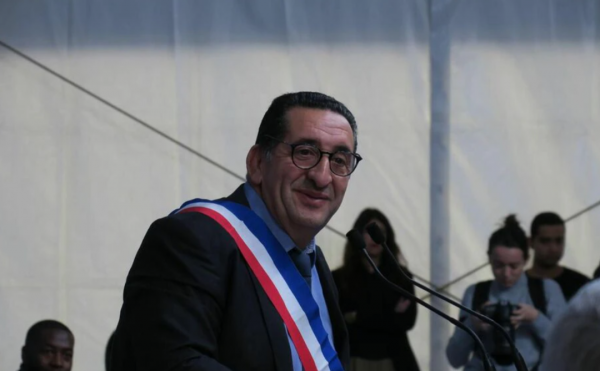 法國市長理直氣壯挪用公款：給我一個月的零花錢