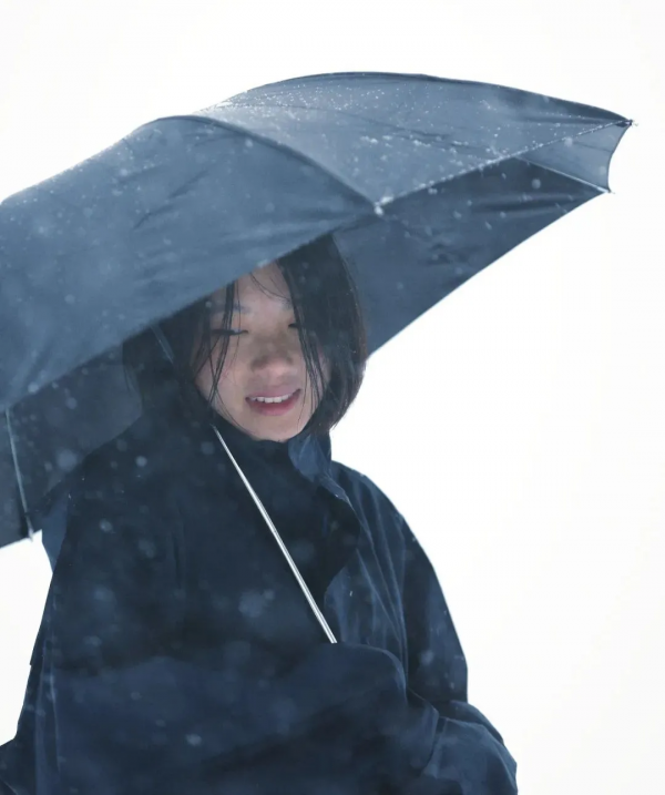 下雪了，快來軍校看女神