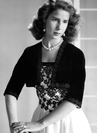 82歲西班牙女富豪為愛瘋狂,為嫁小24歲公務員男友,放棄百億財產 82歲西班牙女富豪為愛瘋狂,為嫁小24歲公務員男友,放棄百億財產