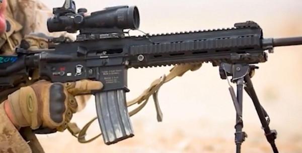 步槍能當狙擊槍使用？世界六大名槍之一-M16是如何做到的？