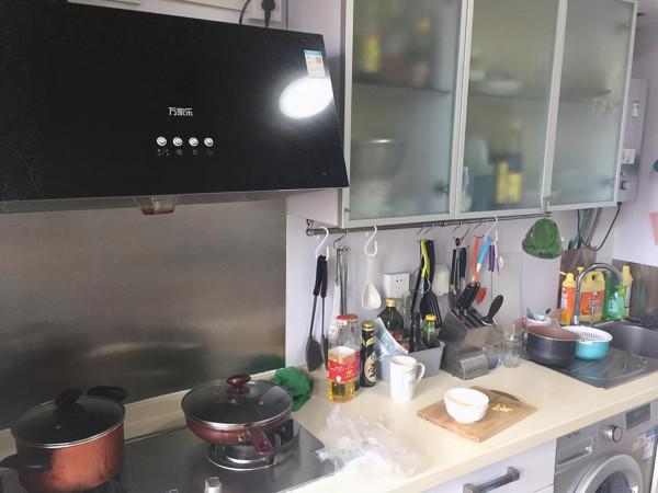 建議：灶臺上別擺瓶瓶罐罐了，學年輕人這麼做，乾淨又整潔