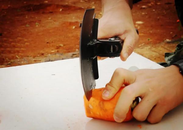 工兵鍬到底有多牛？這回算是開眼界了！