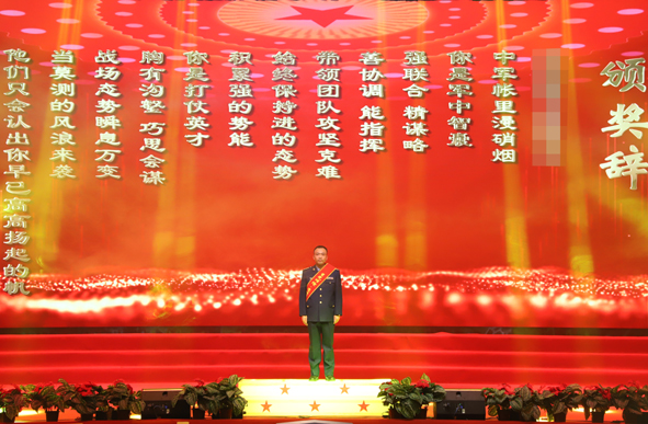 西部戰區空軍某基地：這場頒獎典禮戰味濃、淚水多、士氣足