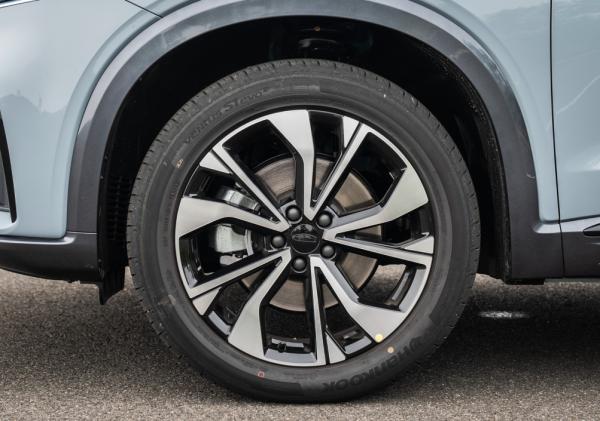 2.0T動力帶排氣聲浪，吉利星越S來了，四款配置哪款值得選？