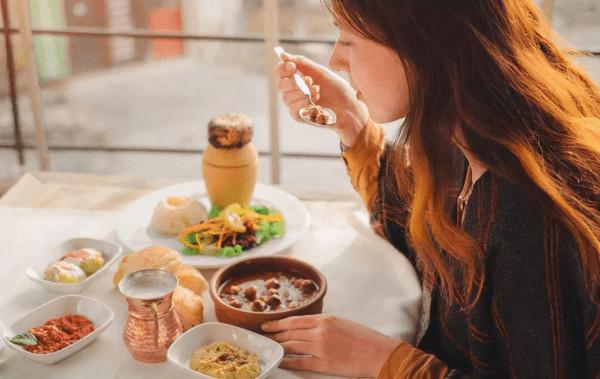 吃得少活得久，限制飲食可延壽？科學家：晚上餓肚子或能延壽18&percnt;