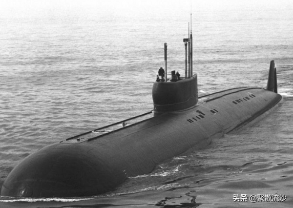 8500噸的潛艇，裝備10枚導彈，造價趕上5艘94000噸的核航母