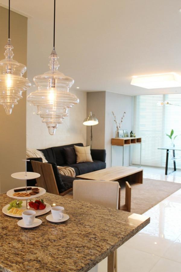 二手房按照父母喜好來改造，簡簡單單談不上奢華，舒適感卻很強烈