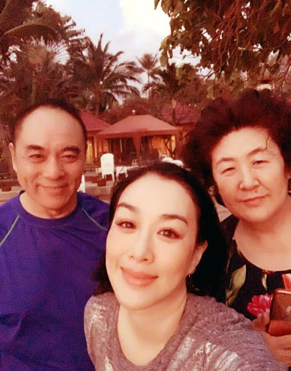 “青島媳婦”鍾麗緹：三婚帶3個女兒嫁小丈夫，愛他也愛他的家鄉