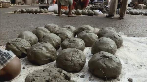 印度是如何用恆河水賺錢的?只有你想不到的,沒有印度人做不到的 印度是如何用恆河水賺錢的?只有你想不到的,沒有印度人做不到的