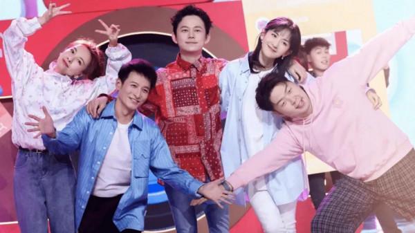 湖南元宵晚會：張小斐用力過猛，金晨瘦出青筋，baby假唱&OpenCurlyDoubleQuote;露餡&rdquo;