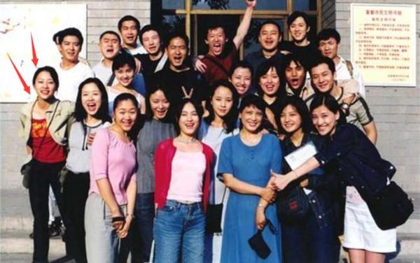 與華仔一樣隱婚低調的張齡心，談了20年的師生戀，誰想丈夫是名導