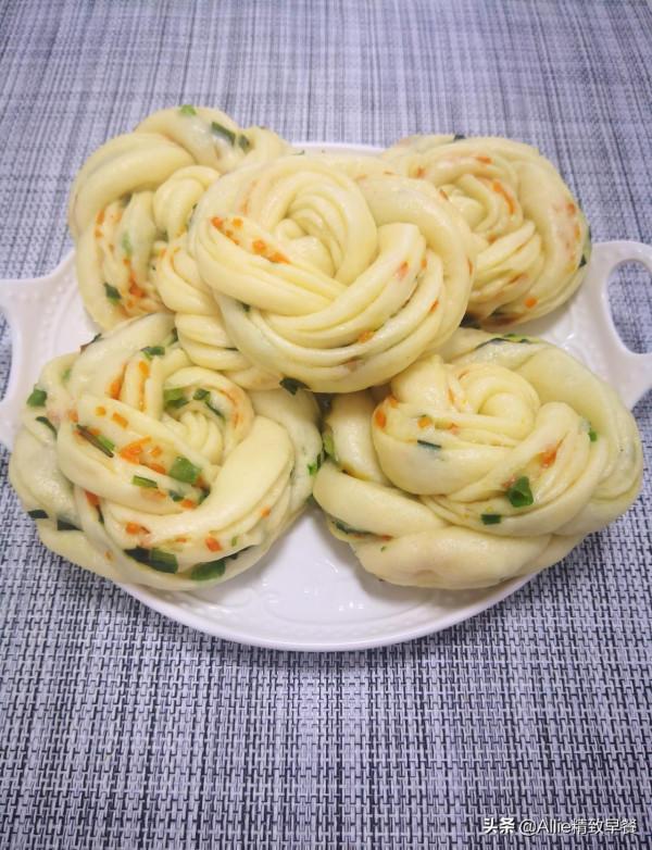 別再吃純白麵饅頭了，加點玉米麵和這兩樣，暄軟香濃又營養，真香