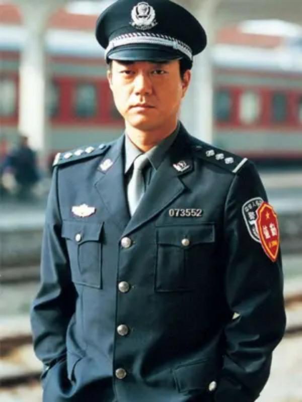 董勇出道34年零緋聞,與圈外美女結婚5年,如今51歲生活幸福美滿 董勇出道34年零緋聞,與圈外美女結婚5年,如今51歲生活幸福美滿