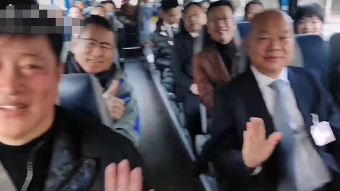 文代會眾星合影,陳寶國地位高,濮存昕蹺二郎腿,周濤鞠萍同框 文代會眾星合影,陳寶國地位高,濮存昕蹺二郎腿,周濤鞠萍同框