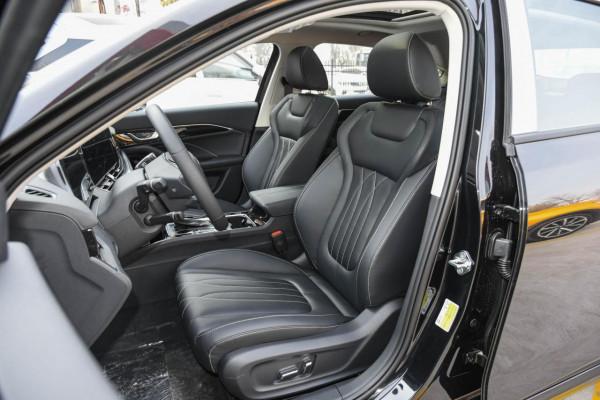 奔騰B70: 10萬元級家用車,顏值出色,來看看內裡是否合適 奔騰B70: 10萬元級家用車,顏值出色,來看看內裡是否合適