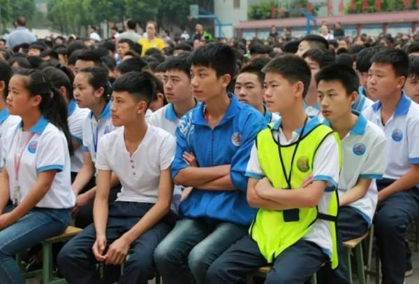 只要讀6年書，初中“混混”也可獲得本科學歷？高校預科班惹質疑