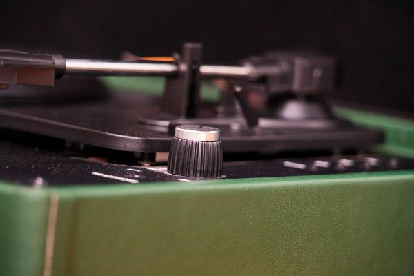 平價的梵琺尼復古藍芽留聲機,自帶懷舊手提箱,超高顏值 平價的梵琺尼復古藍芽留聲機,自帶懷舊手提箱,超高顏值