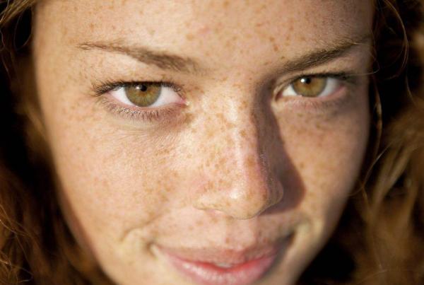 面板黃，怎麼辦？如何變成冷白皮？一次性告訴你去黃的所有方法