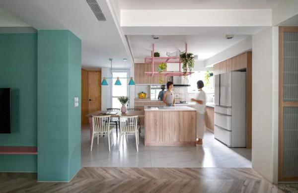 她買套40年老房，同事嘲笑買了個“大爺”，改造前後對比打臉同事