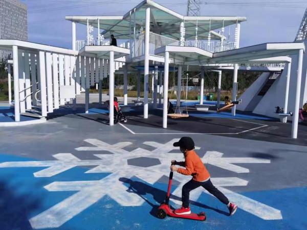 市民徜徉石景山八角新樂園,感受濃濃冬奧元素 市民徜徉石景山八角新樂園,感受濃濃冬奧元素