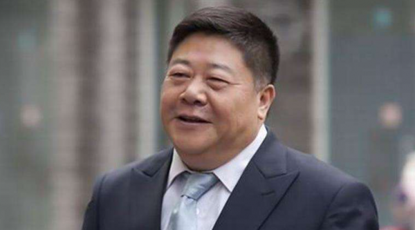 曾一次性喝27扎啤酒，因“翻譯官”一角走紅，劉金山如今怎麼樣了