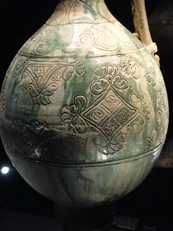 新加坡海域古沉船發現大批元青花