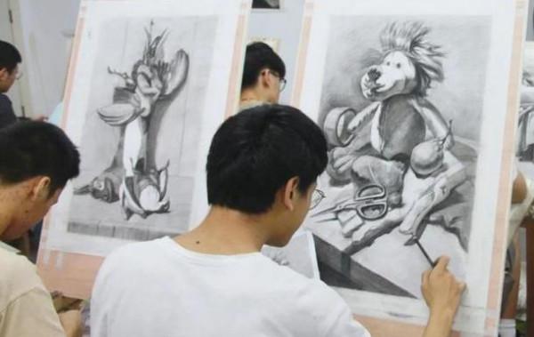 美術生以假亂真作品走紅，寫實程度堪比照相機，連老師也難以分辨