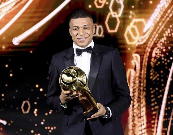 恭喜萊萬！2021年再得獎，姆巴佩C羅也均有收穫，梅西被忽略