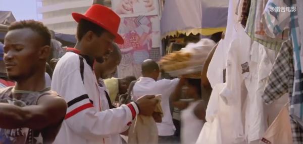 非洲小夥賣舊衣服，一天能賺25萬，這些衣服都是別人捐的！紀錄片