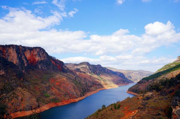 探秘沾益七彩大峽谷