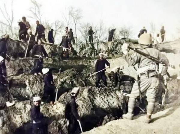 剛開完軍事會議，八路軍作戰計劃就遭洩露，司令員大怒，掏出手槍