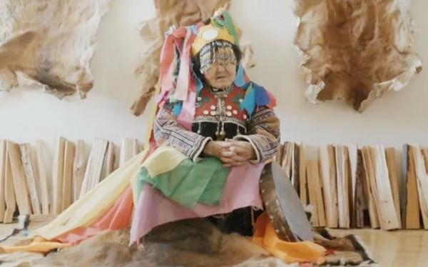 2003年，內蒙古發現巨大紅棺，紅棺內躺有一具女屍