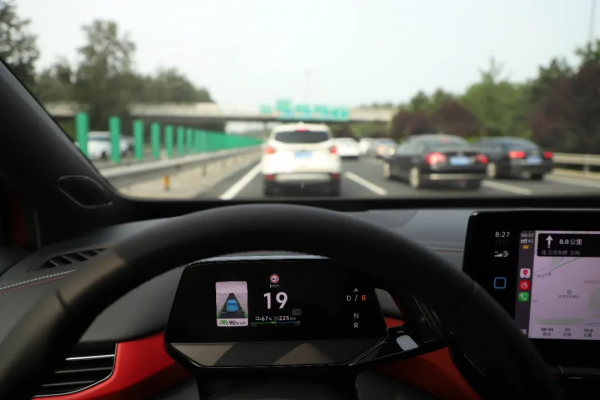 大廠發力很可怕!軸距2765mm空間越級,配超酷“黑科技” 大廠發力很可怕!軸距2765mm空間越級,配超酷“黑科技”