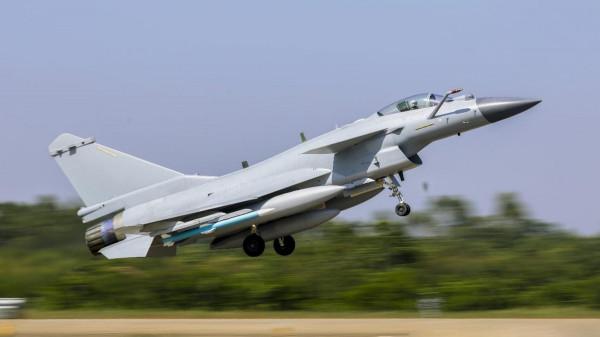 史無前例！原本代號殲-11C的中國首款艦載機，為何後來變成殲-15