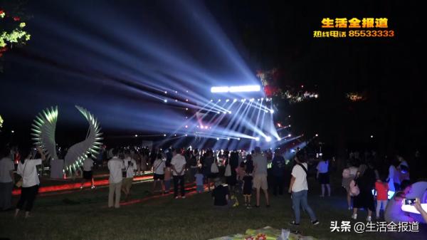 日逛花展,夜遊極光!音樂、美食、燈光秀在召喚每一個愛玩的你 日逛花展,夜遊極光!音樂、美食、燈光秀在召喚每一個愛玩的你