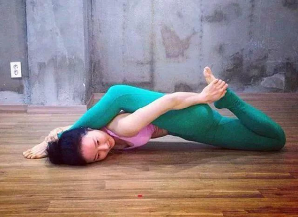 想要活得自在勤練四招瑜伽體式,達到身松心靜,身心合一 想要活得自在勤練四招瑜伽體式,達到身松心靜,身心合一