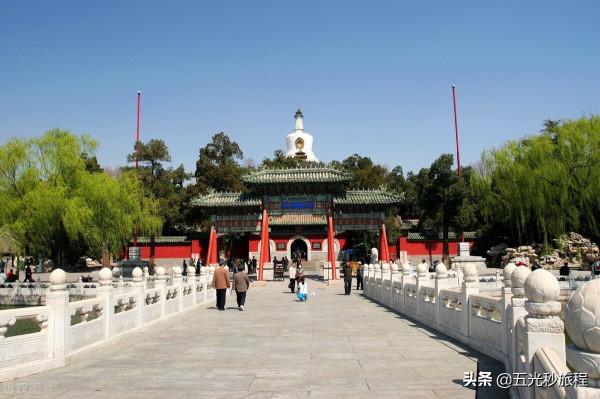 北海公園永安橋 一對被&OpenCurlyDoubleQuote;錯置&rdquo;的石獅子